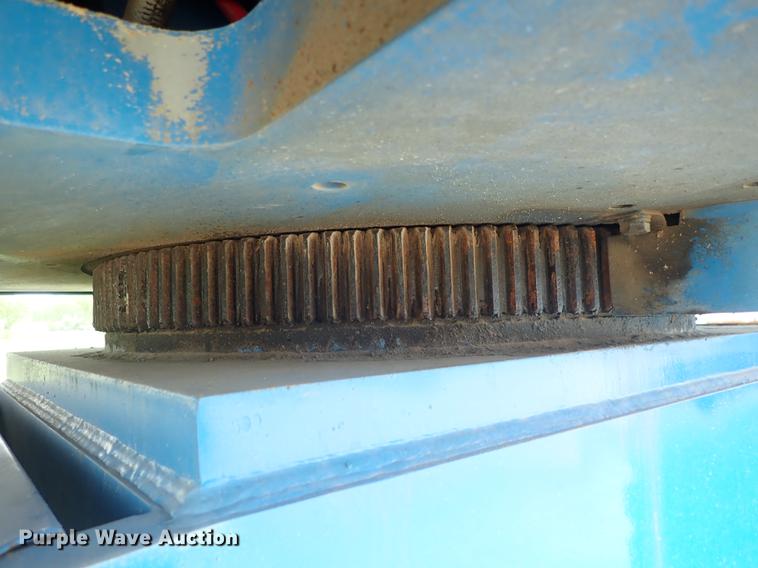 image for item DE5353 2002 Genie S125 boom lift