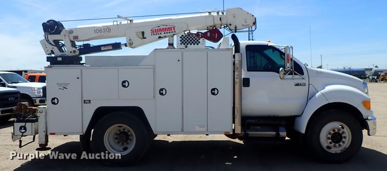 image for item DE5364 2008 Ford F750 Super Duty service truck with crane