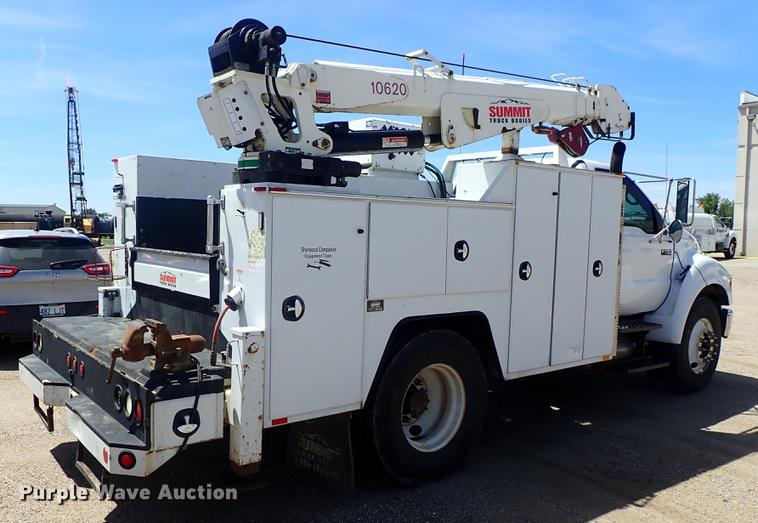 image for item DE5364 2008 Ford F750 Super Duty service truck with crane
