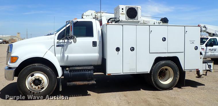 image for item DE5364 2008 Ford F750 Super Duty service truck with crane