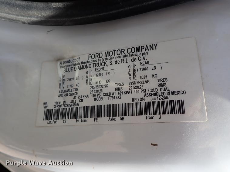 image for item DE5364 2008 Ford F750 Super Duty service truck with crane