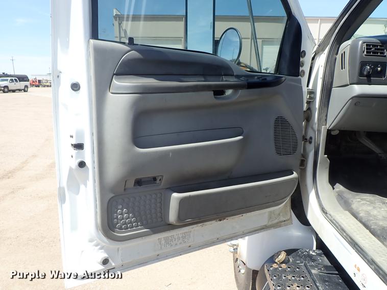 image for item DE5364 2008 Ford F750 Super Duty service truck with crane