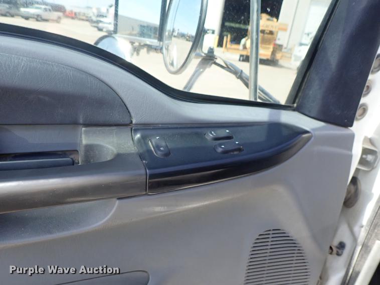 image for item DE5364 2008 Ford F750 Super Duty service truck with crane