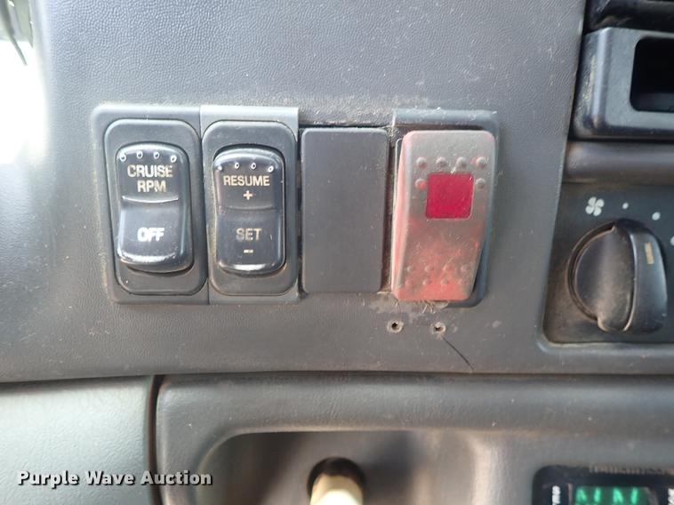 image for item DE5364 2008 Ford F750 Super Duty service truck with crane