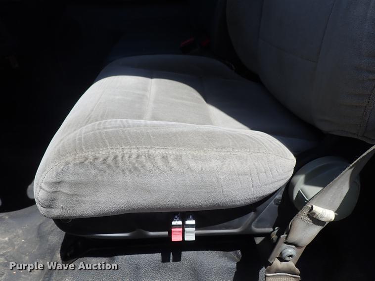 image for item DE5364 2008 Ford F750 Super Duty service truck with crane