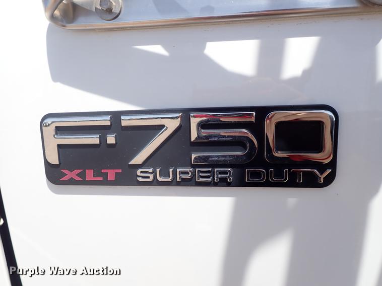 image for item DE5364 2008 Ford F750 Super Duty service truck with crane