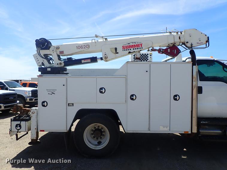 image for item DE5364 2008 Ford F750 Super Duty service truck with crane