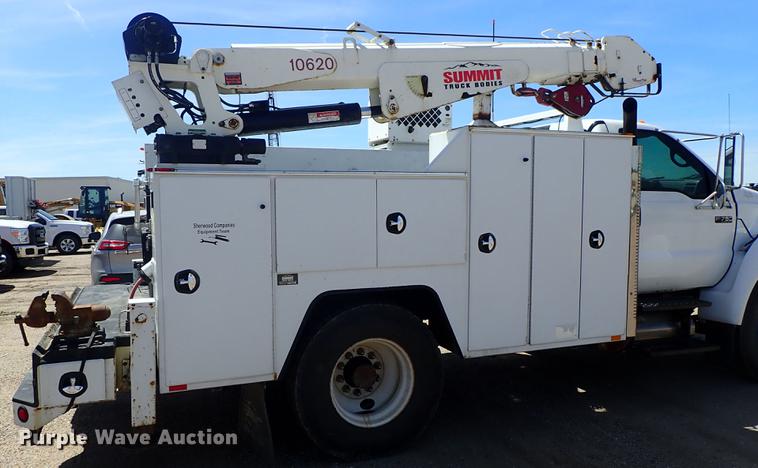 image for item DE5364 2008 Ford F750 Super Duty service truck with crane