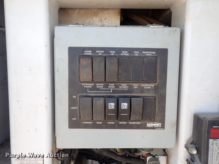 image for item DE5364 2008 Ford F750 Super Duty service truck with crane