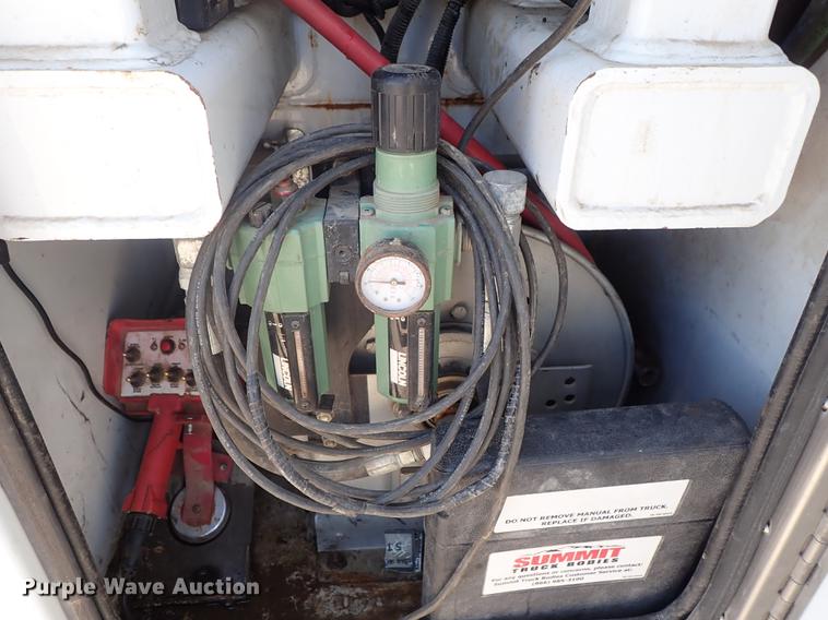 image for item DE5364 2008 Ford F750 Super Duty service truck with crane