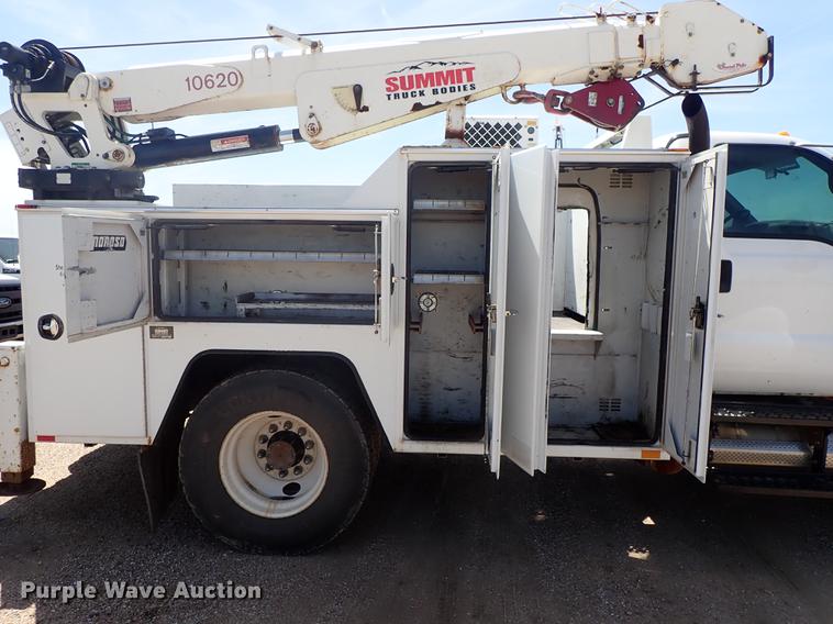 image for item DE5364 2008 Ford F750 Super Duty service truck with crane