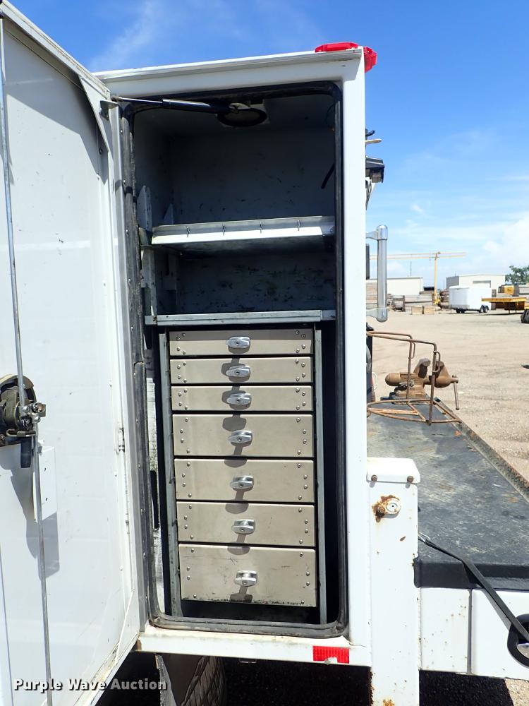 image for item DE5364 2008 Ford F750 Super Duty service truck with crane