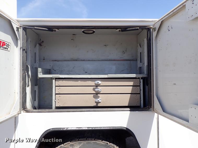 image for item DE5364 2008 Ford F750 Super Duty service truck with crane