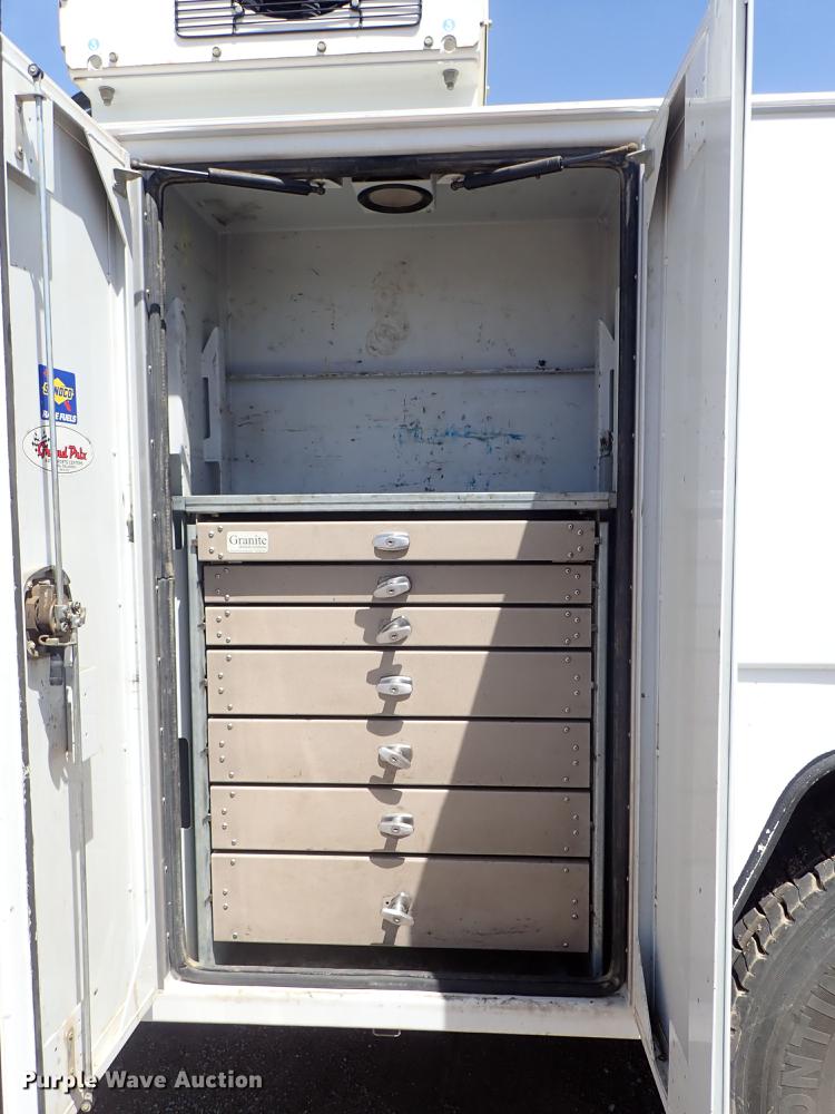 image for item DE5364 2008 Ford F750 Super Duty service truck with crane