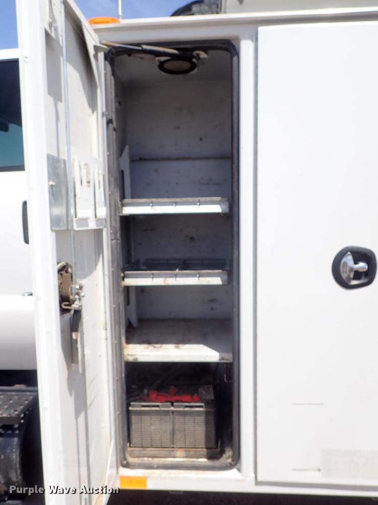 image for item DE5364 2008 Ford F750 Super Duty service truck with crane