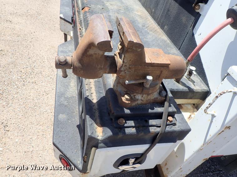 image for item DE5364 2008 Ford F750 Super Duty service truck with crane