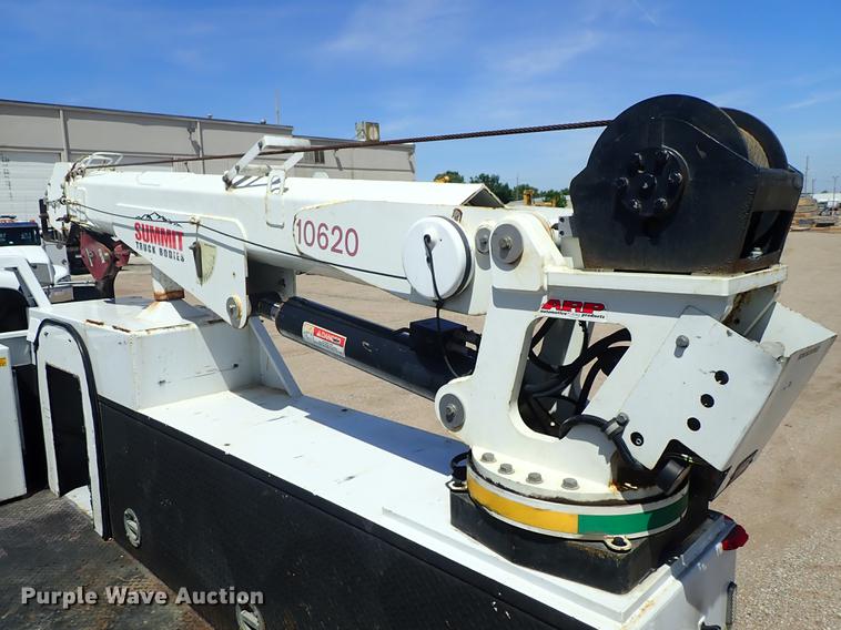 image for item DE5364 2008 Ford F750 Super Duty service truck with crane