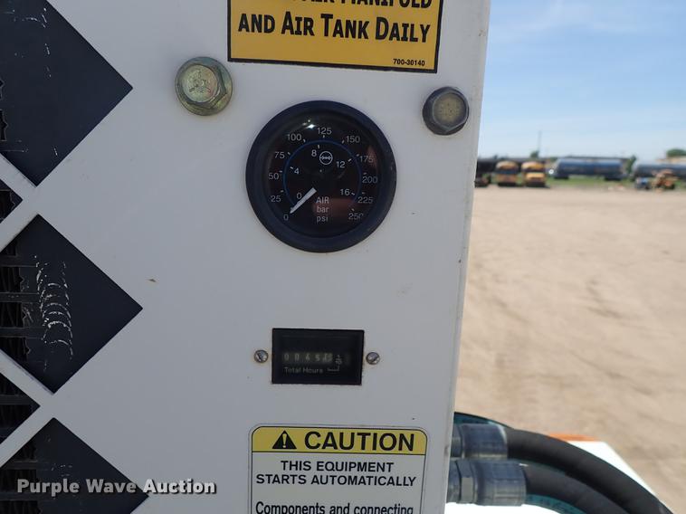 image for item DE5364 2008 Ford F750 Super Duty service truck with crane