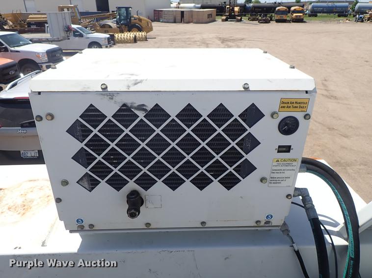 image for item DE5364 2008 Ford F750 Super Duty service truck with crane