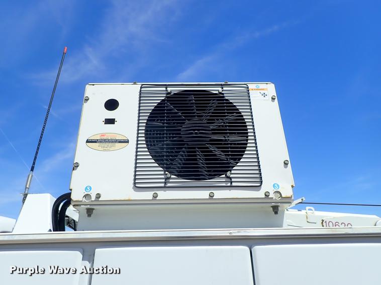 image for item DE5364 2008 Ford F750 Super Duty service truck with crane