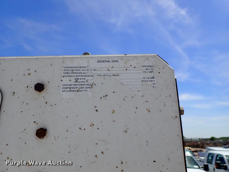 image for item DE5364 2008 Ford F750 Super Duty service truck with crane