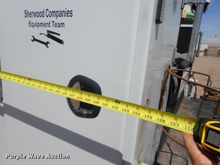 image for item DE5364 2008 Ford F750 Super Duty service truck with crane