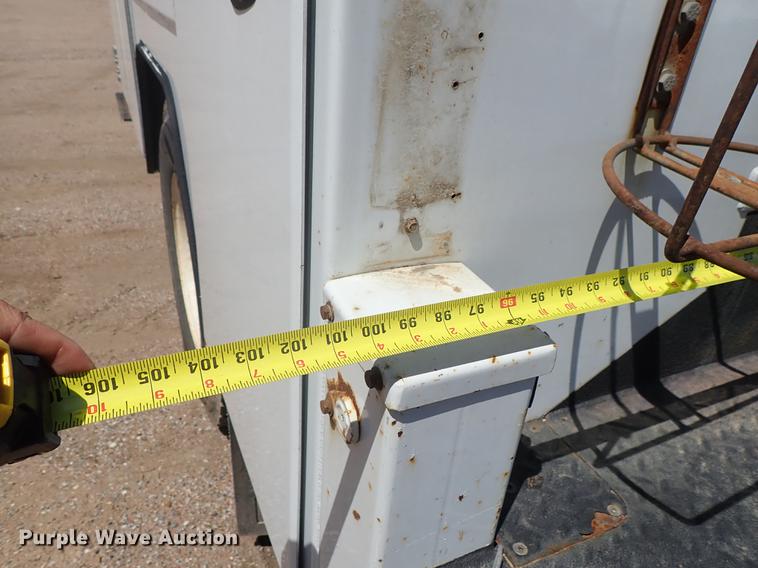 image for item DE5364 2008 Ford F750 Super Duty service truck with crane