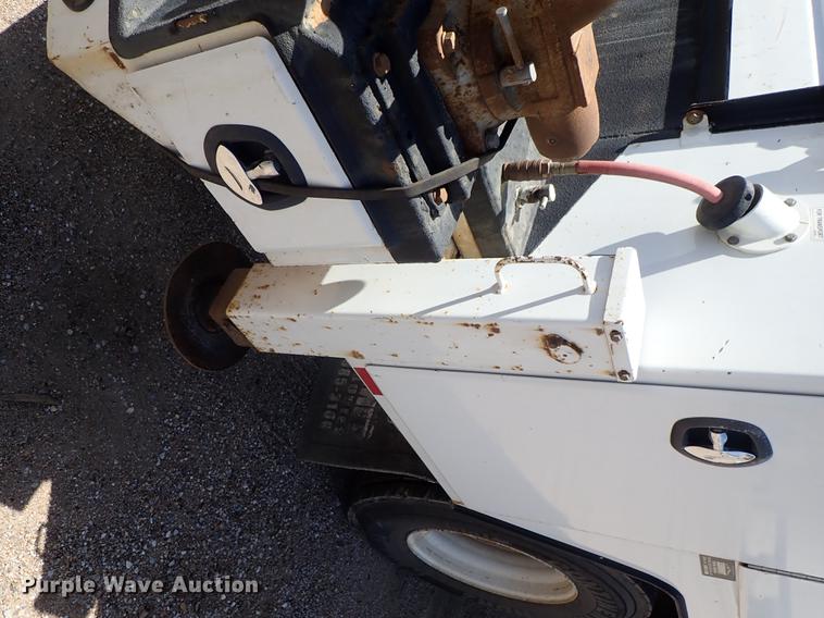 image for item DE5364 2008 Ford F750 Super Duty service truck with crane