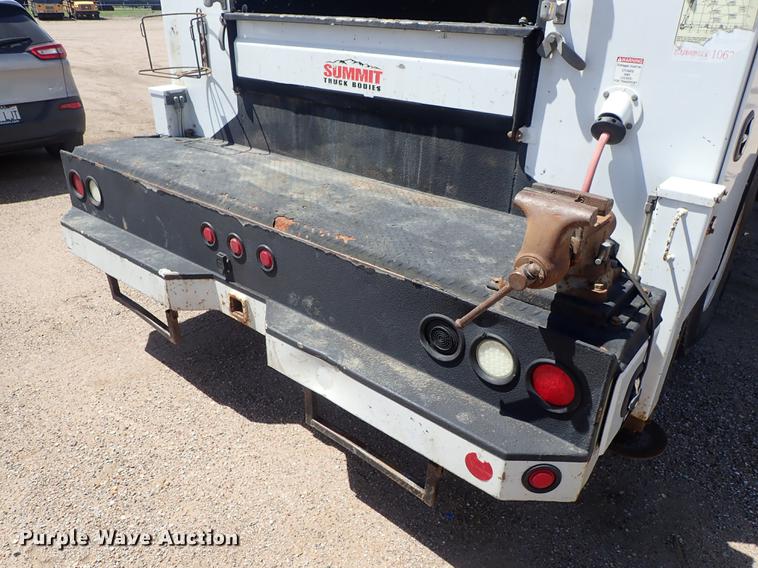 image for item DE5364 2008 Ford F750 Super Duty service truck with crane