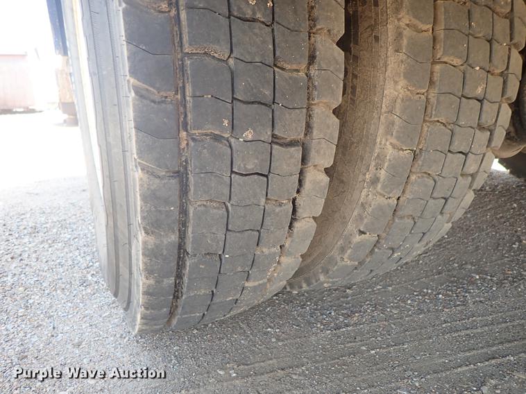 image for item DE5364 2008 Ford F750 Super Duty service truck with crane