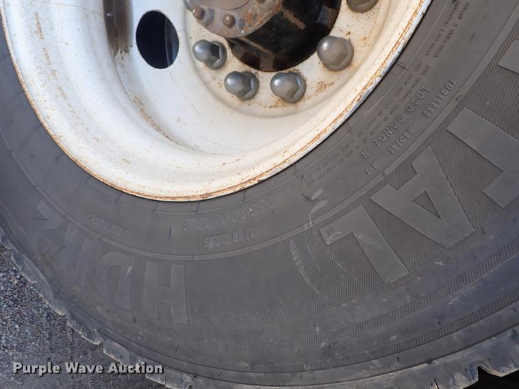 image for item DE5364 2008 Ford F750 Super Duty service truck with crane