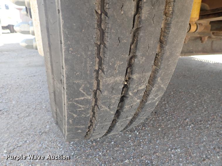 image for item DE5364 2008 Ford F750 Super Duty service truck with crane