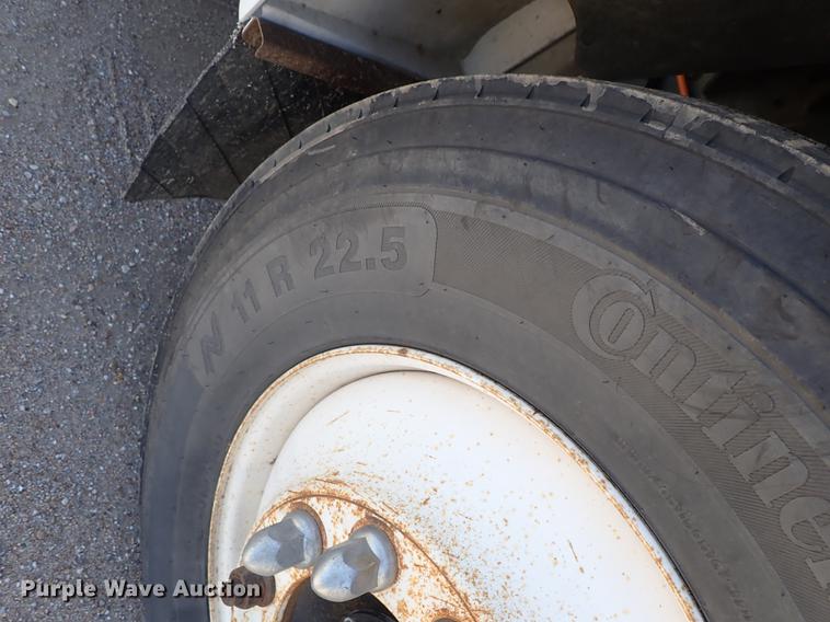 image for item DE5364 2008 Ford F750 Super Duty service truck with crane