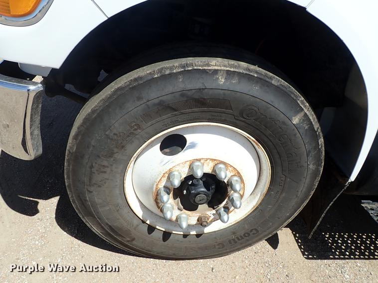 image for item DE5364 2008 Ford F750 Super Duty service truck with crane