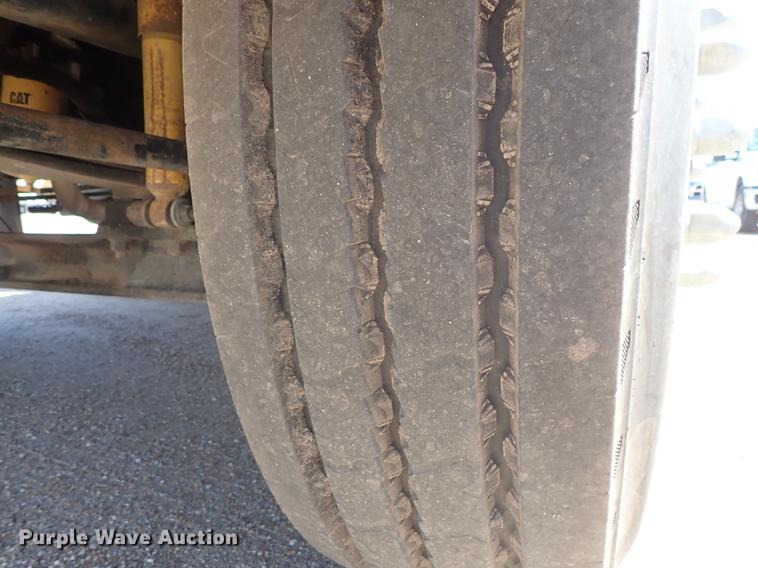 image for item DE5364 2008 Ford F750 Super Duty service truck with crane