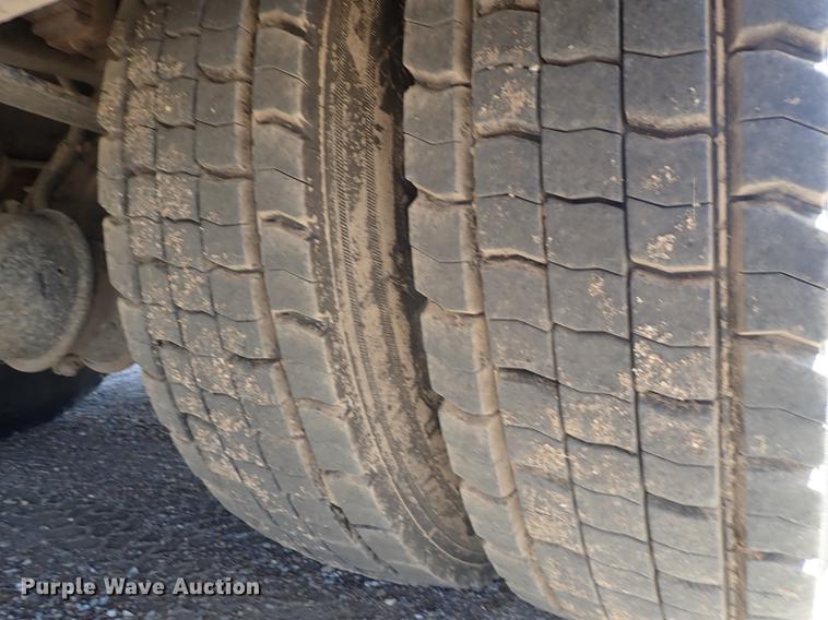 image for item DE5364 2008 Ford F750 Super Duty service truck with crane