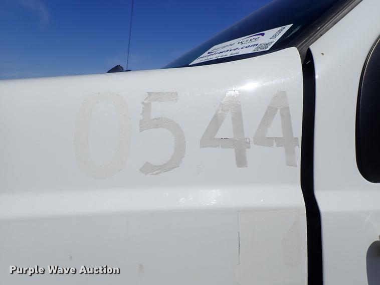 image for item DE5364 2008 Ford F750 Super Duty service truck with crane