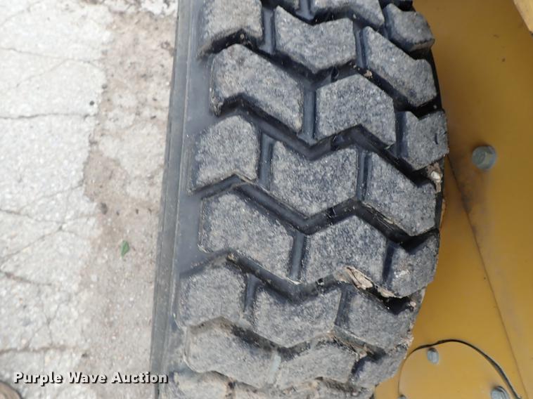 image for item DE5367 2008 Caterpillar 232B2 skid steer