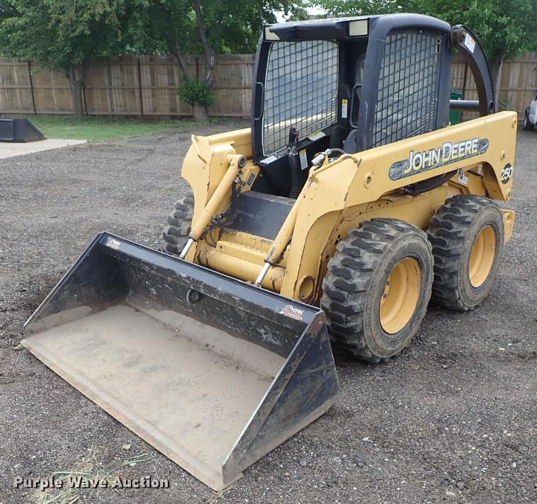 image for item DE5373 2000 John Deere 250 skid steer