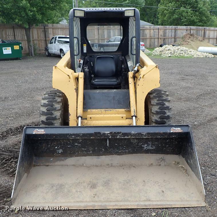 image for item DE5373 2000 John Deere 250 skid steer