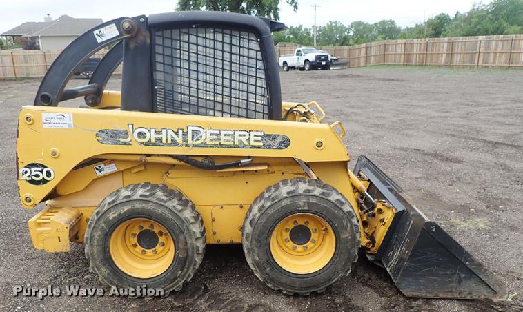 image for item DE5373 2000 John Deere 250 skid steer