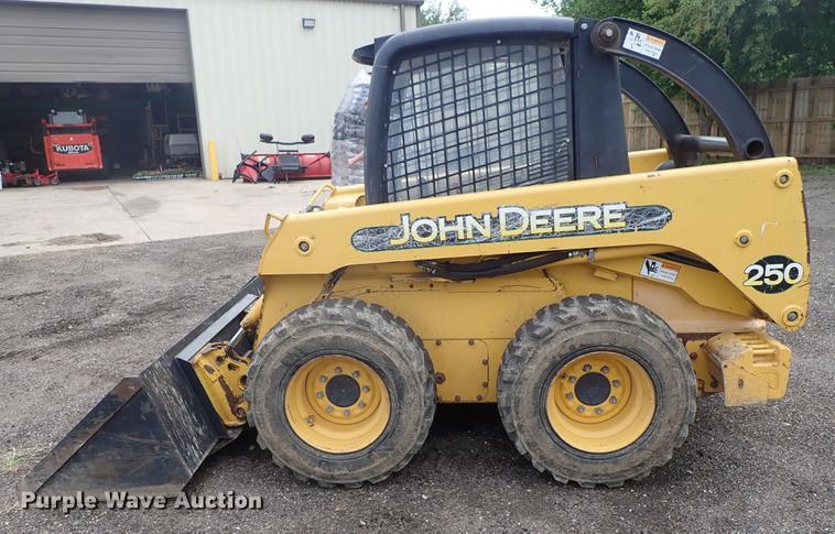 image for item DE5373 2000 John Deere 250 skid steer