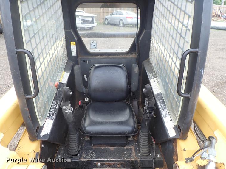 image for item DE5373 2000 John Deere 250 skid steer