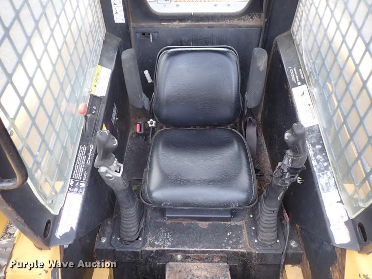image for item DE5373 2000 John Deere 250 skid steer