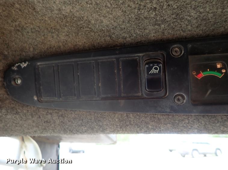 image for item DE5373 2000 John Deere 250 skid steer