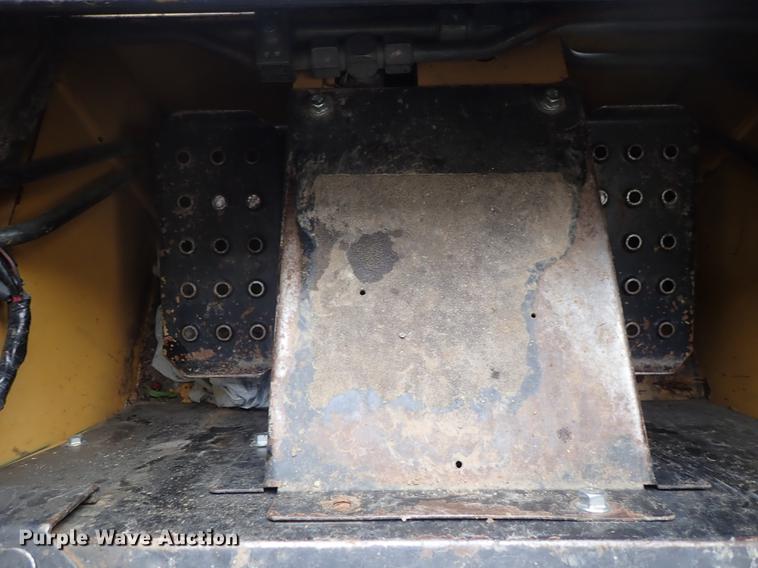 image for item DE5373 2000 John Deere 250 skid steer