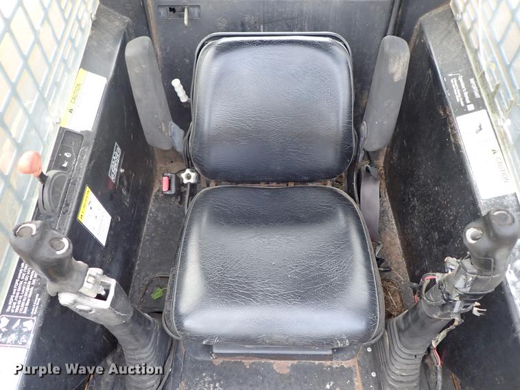 image for item DE5373 2000 John Deere 250 skid steer