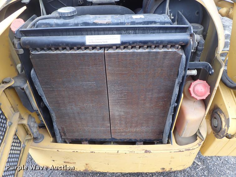 image for item DE5373 2000 John Deere 250 skid steer