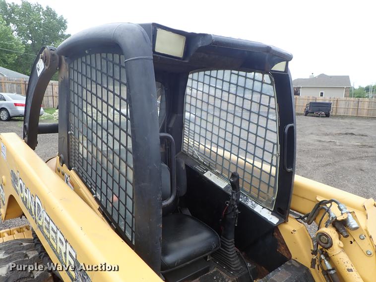 image for item DE5373 2000 John Deere 250 skid steer