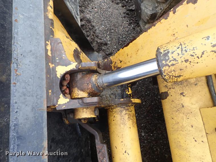 image for item DE5373 2000 John Deere 250 skid steer